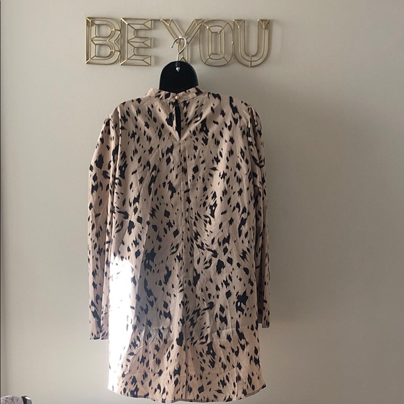 Elegant High Low Animal Print Long Sleeve Blouse - Picture 2 of 8